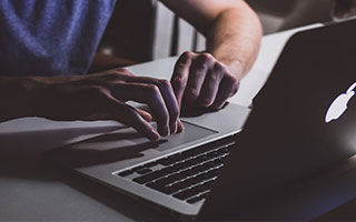 九游娱乐-英超激烈争夺，豪门战火升腾