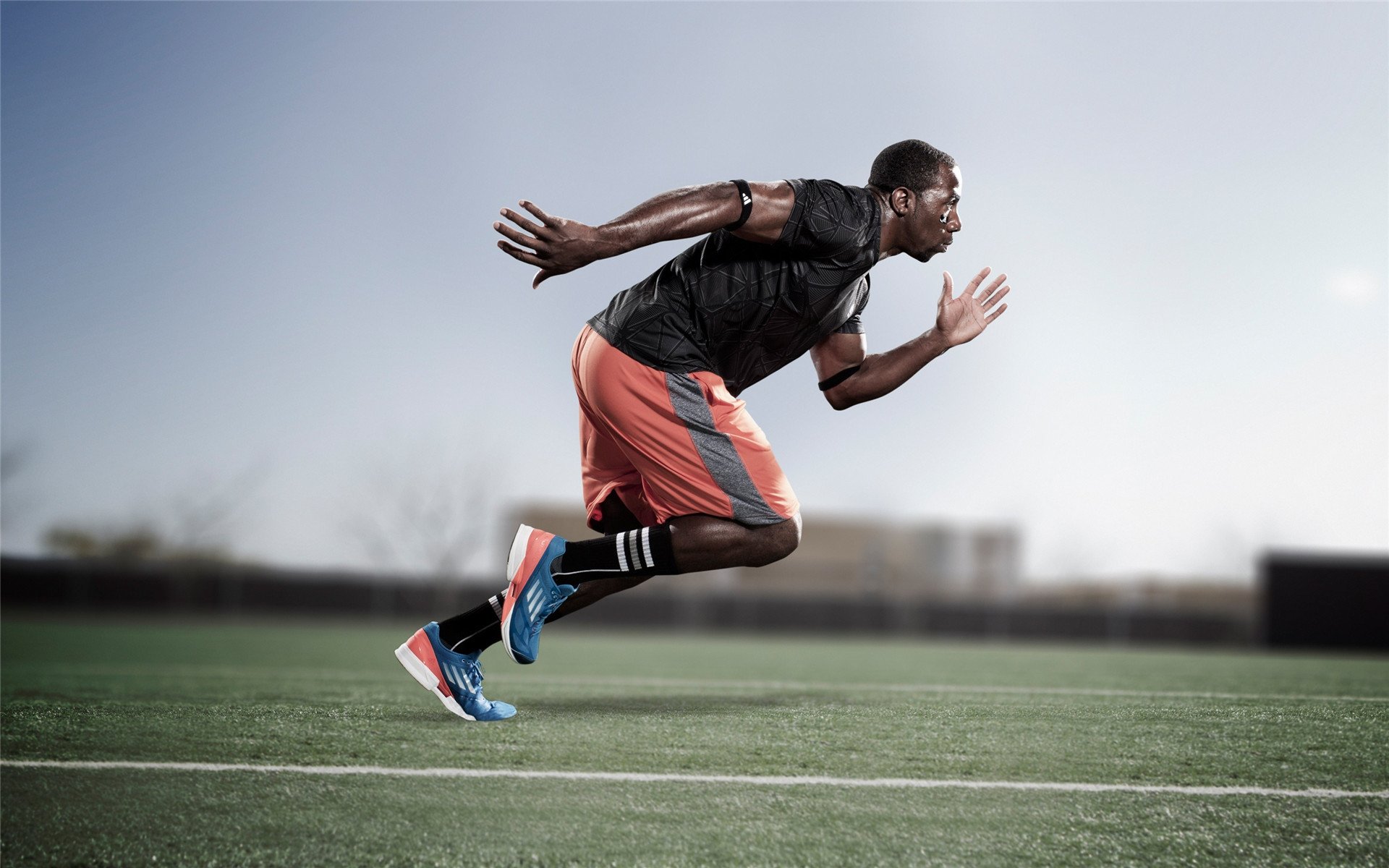 中国足球职业联赛推进球员场外行为规范，足球场人员